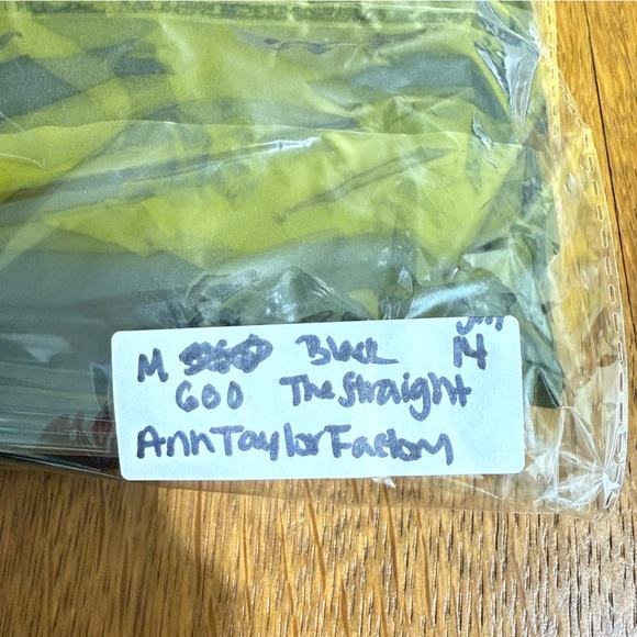 Ann Taylor Factory NWT Women’s The Straight Mid-Rise Pants Black Size 14 - Picture 11 of 11